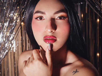 TomLondon_ Happy new year 2025 💥✨💄🎉❤💘 Pic 3