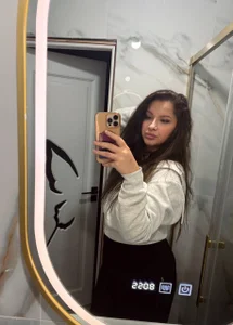 AlexaBlack_ Public  3. fénykép