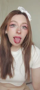 Zdjęcia Amber_prada "New Photo Set - Cute White Crop Top & Light Blue Lace Panties 💙 Teasing & Posing":  8