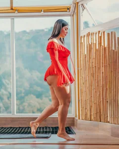 zui_lu I have so many photos with my beautiful red dress Foto 3