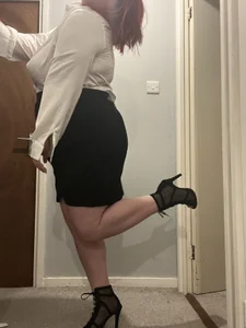 JigglyArseSarah Just a little tease Pic 7