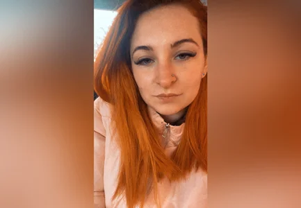 Claire_Sunny Public Pic 4