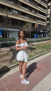 EmmyCortez “Shining natural under the palm trees 🌴✨” Immagine 