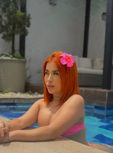 MadelineFox I love sunbathing Pic