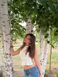 aesthetics__tease I love going for walks Pic 4