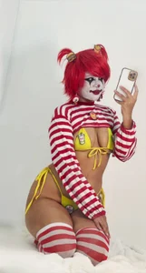 Kuromii_のRONALD MC'DONALD 🍔🍟❤ (Do you want to come here and eat my burger? ❤)の 4枚の写真
