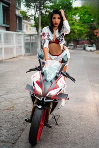 MiaKarsson 🛵 High RPM Sexy Body Exposure 🛵 Foto 4