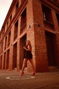 AlessiaLondon Between Lights and Shadows Pic 8