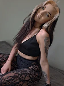 Yourdreamgirl_96's XXX Nude Photo 1