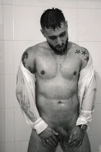 dominic_de_luca CLEAN OR MAYBE NOT!! 😈🚿 Foto 5