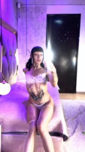 MadisonWood01 I want to feel you inside... right here 🥵 Foto 2