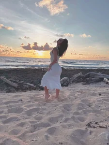 charloottee_1Between the immensity of the sea and the soft breeze, I discovered my favorite place.图片 5