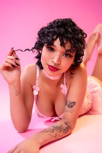 DaniCollinn_ 🌸  4টি ছবি