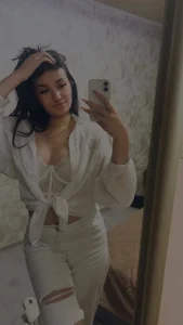 EmilySher Public Pic