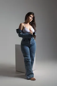 EllyMiller look me Pic 2