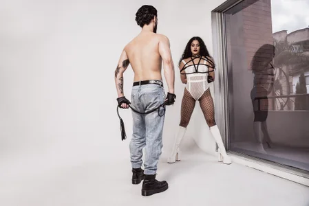 Twisted_Fantasy kullanıcısının come and crave me 😈 albümü -  4 fotoğraf