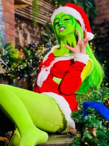 DorothyGilbert1 sexy Mrs. Grinch Immagine  2