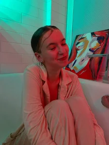 RochelCozzi Cold neon, warm silence Pic 7