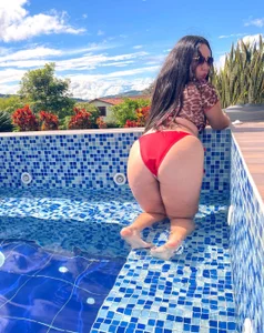 melaniecooperr I LOVE SWIMMING 💦💋 Pic 5