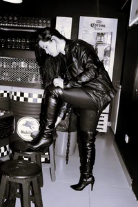 GreciaFox1 Do you want me to serve you a drink? Foto 8