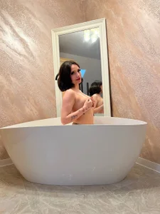 LisaRaee Hot stuff here! Immagine  8