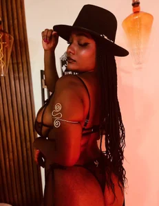 Coral_Lise Shall we ride? 🐎 Pic