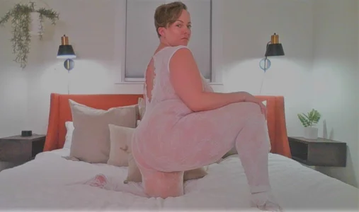 julimonroe Public  3টি ছবি