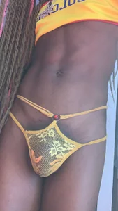 shesnotme Sexy kiss ebony Gambar 4