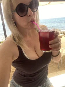 LadyMissNipsnLipsのSangria before I get naked in beachの枚の写真