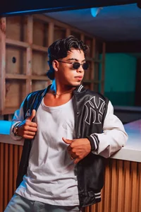 Ken-boy_Ancient Lights, Eternal Wishes 💡🕰️图片 2