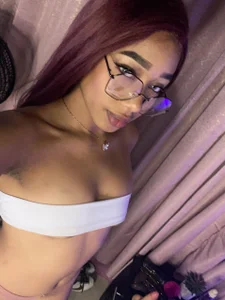 AvenLyric Hey you… I’m already live and glowing for you ✨ Come see what I’m wearing… or maybe help me take it Gambar 2