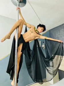 Erick_Zhimerman Turn off the world, turn on my desire Pic