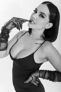 renata_black_ Your Goddess Pic 2