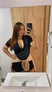 Andrea-Lu Public 사진