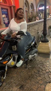 ROYALASS25 ass on the bike Foto