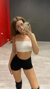 KeilaJeschon Grace in motion🦢 Pic 5