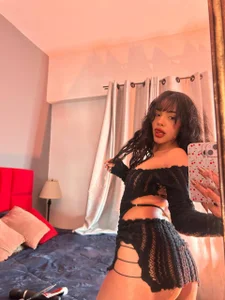 Giovanna_oliveira Sultry Seduction 🖤 Pic 3