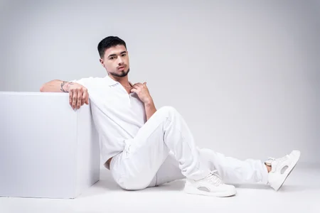 In white de EdwardRoss_  5 Imagens