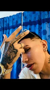 me de Scook_Gray_  3 Imagens