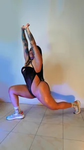 Cristal_Velle come and help me stretch Pic 2