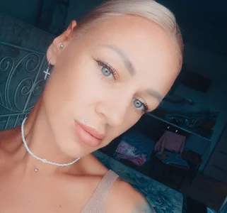 Skinny_Nally Naughty mommy Foto