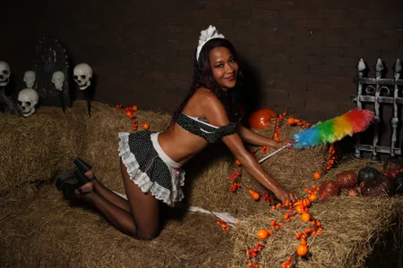 karla_dunn: CLEAN YOUR DICK IN HALLOWEEN.🎃 ( 5 фото)