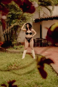 Hi :) 🖤 od victoria_camm  4 snímek