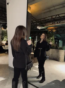 CeyaLierのin a restaurantの枚の写真