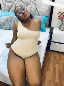 ZoeBrowns your ebony favorite Pic 2