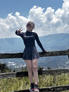 Paulet_JohnsonのYour favorite biker girl🛵😄の 4枚の写真