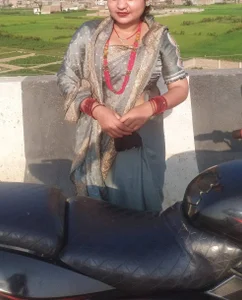 Aanushaka Public Pic 4