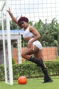 AmberRaus PLAYING WITH BALLS Pic 5