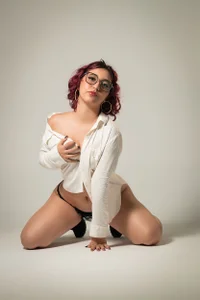 Kiri_Velvet Public Pic 5