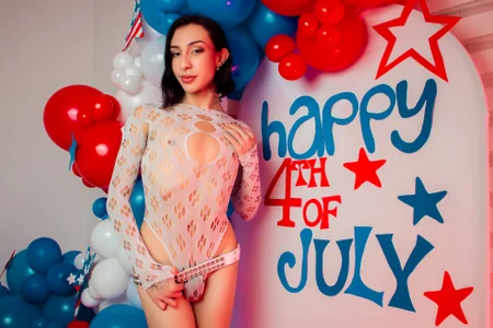 MadisonWood01 This July 4 I want you to make me burn more than the fireworks ... and that you see your flag on eve Immagine  4